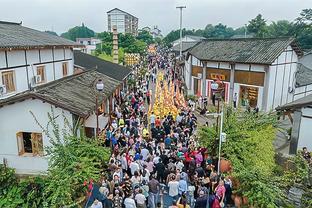 湖人常规赛空位/大空位三分命中率37%/38.9% 季后赛35.3%/25.6%